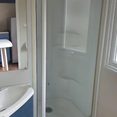 Campsite Mobil-home Confortable 4 Pers, Separees, Salon De Jardin Et Barbecue - Api-1-52-1348