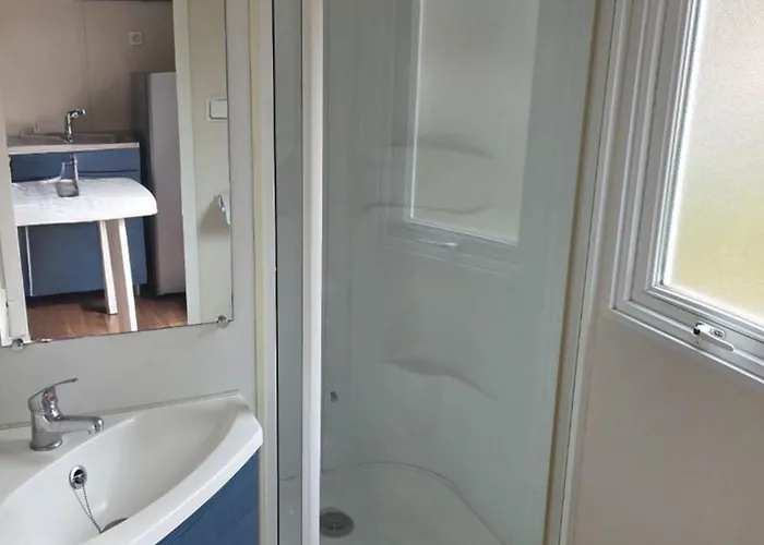 Campsite Mobil-home Confortable 4 Pers, Separees, Salon De Jardin Et Barbecue - Api-1-52-1348