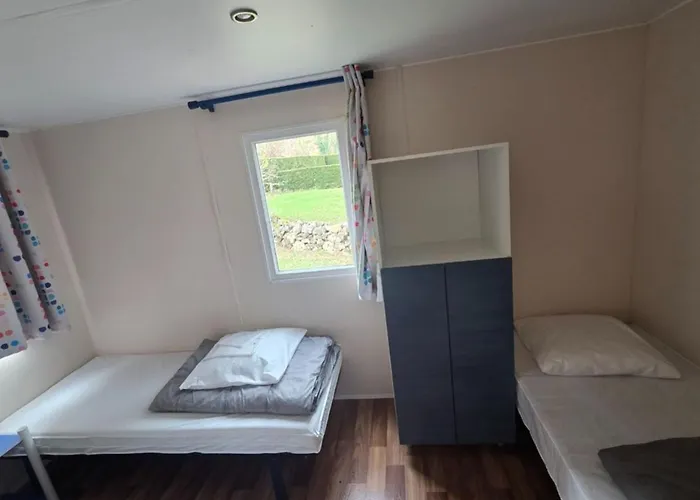 Campsite Mobil-home Confortable 4 Pers, Separees, Salon De Jardin Et Barbecue - Api-1-52-1348 *